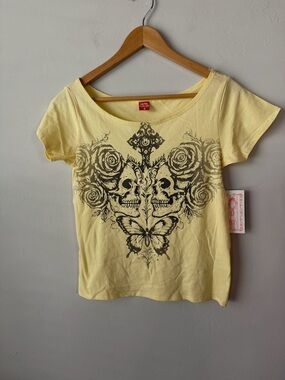 NWT Yellow Graphic Skull & Butterfly Short Sleeve Tee Grungefairy Edgy Gothic